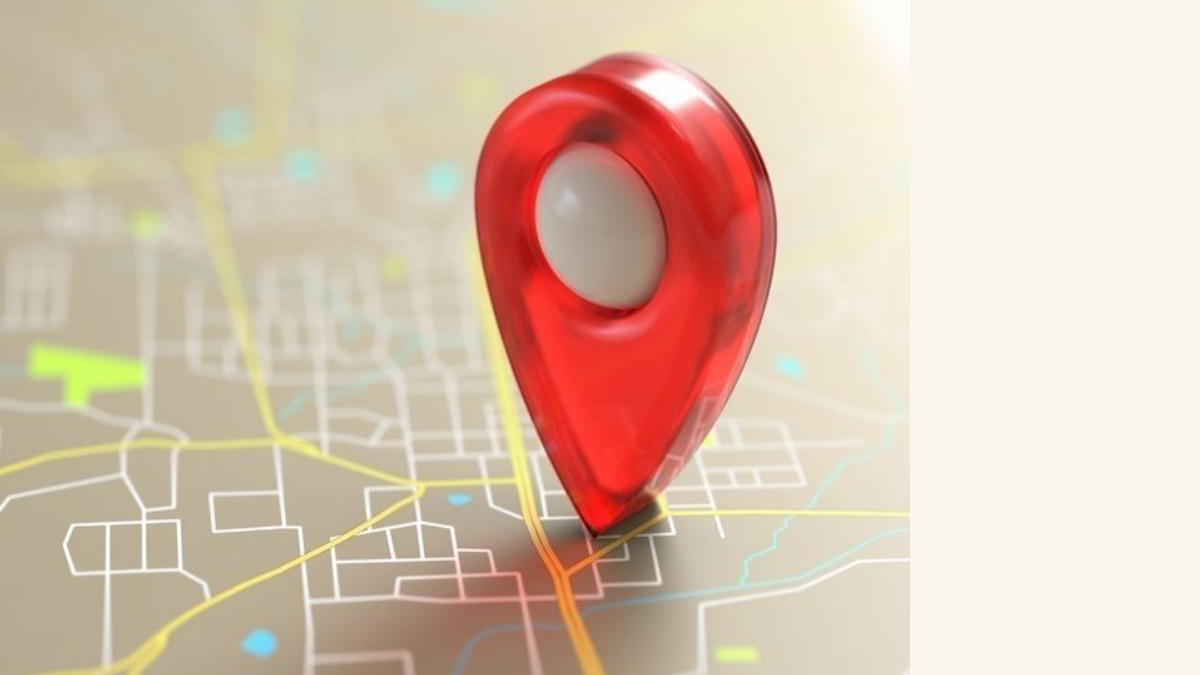 Red location pin on a digital map, representing smart geotargeting and geo-location AR marketing strategies for brand engagement.